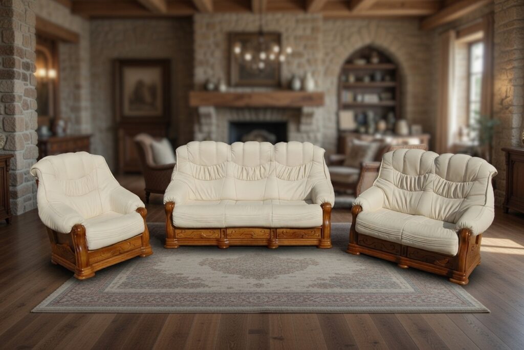 Kremowy zestaw wypoczynkowy z drewnianymi detalami w klasycznym salonie z kominkiem i kamienną ścianą.